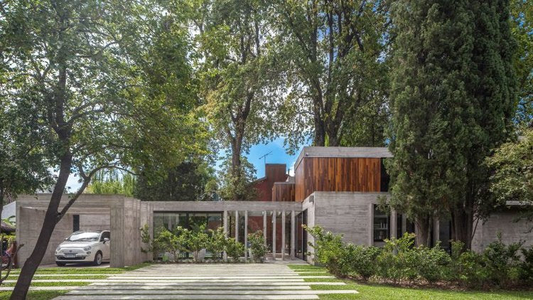 Concrete house in Buenos Aires by Besonías Almeida